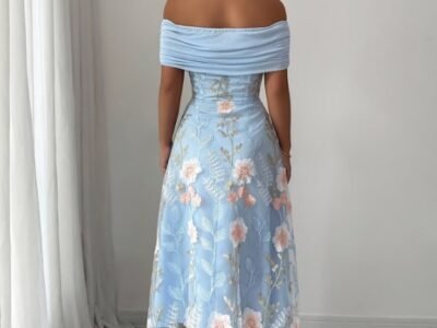 Vestido de Festa Azul Serenity com Bordados Florais