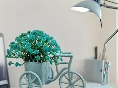 Arranjo de Flores Artificiais com Vaso Bicicleta