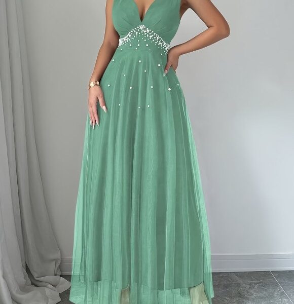 Vestido de Festa Longo Verde Menta com Aplicações de Pérolas e Saia em Tule