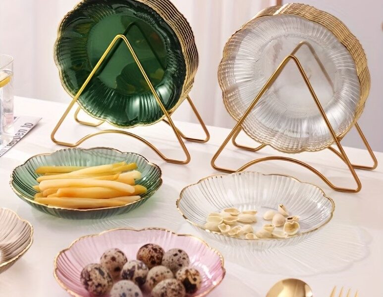 Conjunto de 8 Pratos Luxo com Borda Dourada e Suporte – Elegância para Eventos