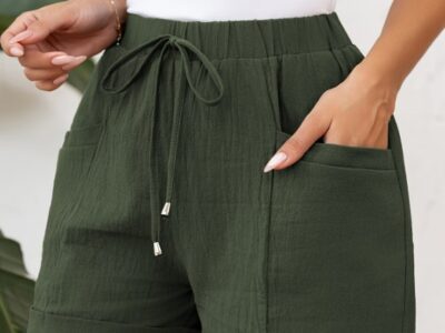 Short Feminino Cargo Soft – Elegância Natural em Verde Militar