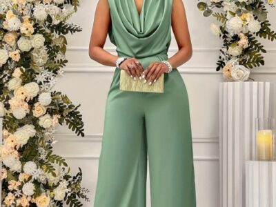 Macacão Sage Green com Gola Alta e Perna Larga