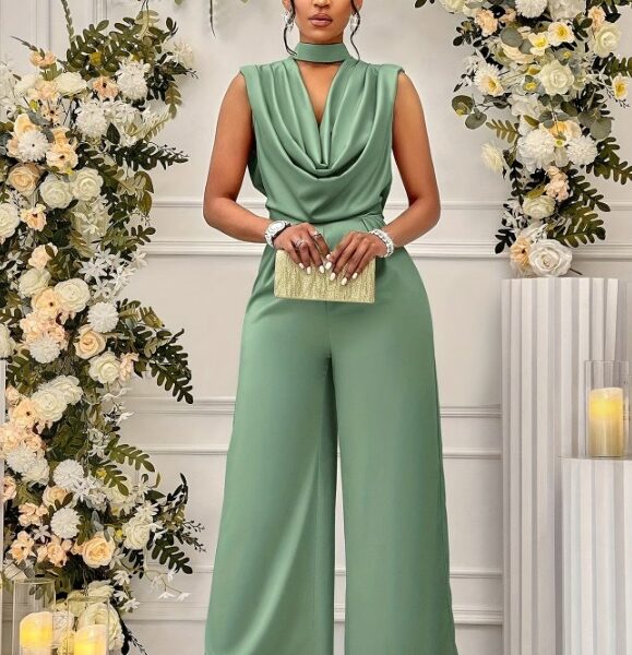 Macacão Sage Green com Gola Alta e Perna Larga