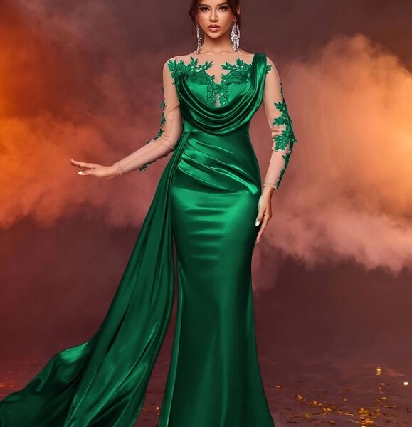 Aluguel de Vestido Sereia Verde Esmeralda com Renda e Cauda