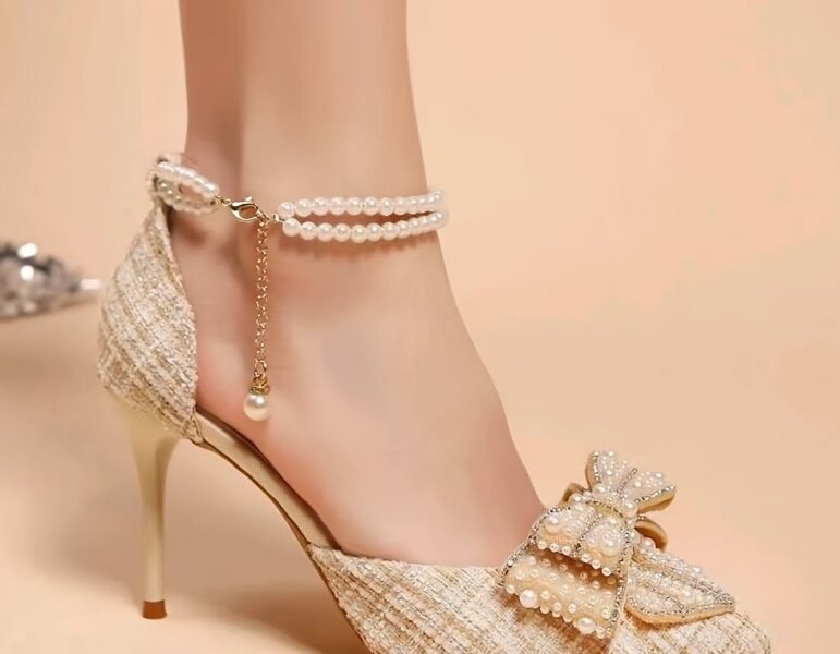 Aluguel de Stiletto Off-White com Laço Nobre e Tornozeleira