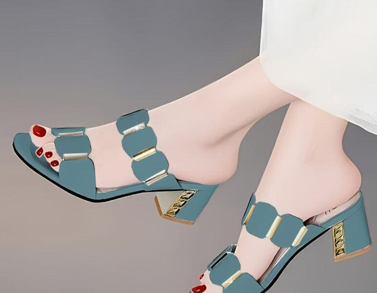 Aluguel de Sandália Champanhe com Tiras Entrelaçadas