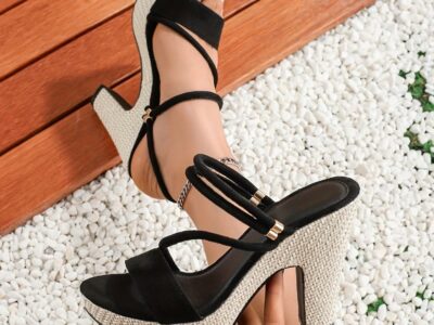 Aluguel Sandália Boho-Chic com Salto Bloco e Textura Natural