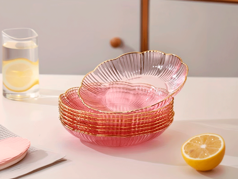 Aluguel Pratos Creme com Formato de Pétala e Borda Dourada - 8 Unidades