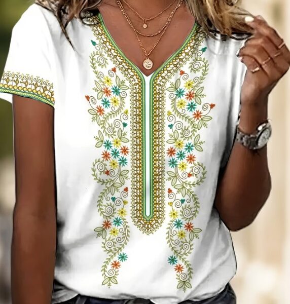 Blusa Feminina Estilo Étnico com Decote V – Detalhes Arabescos e Manga Curta