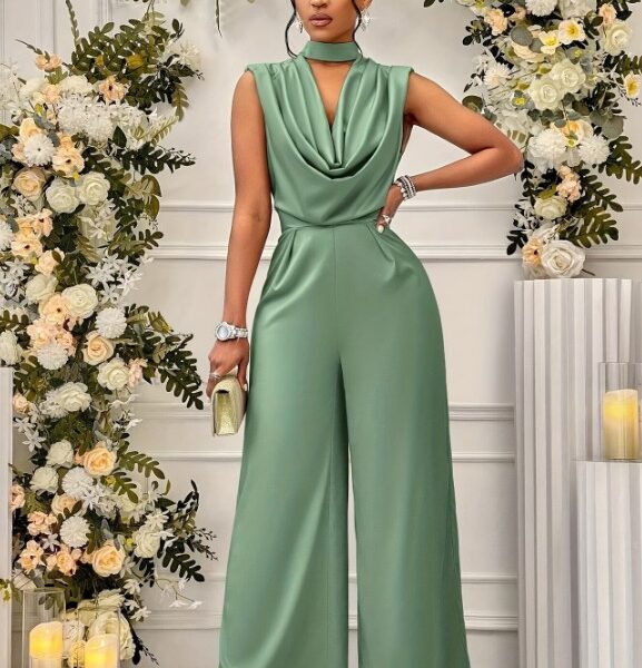 Macacão Sage Green com Gola Alta e Perna Larga