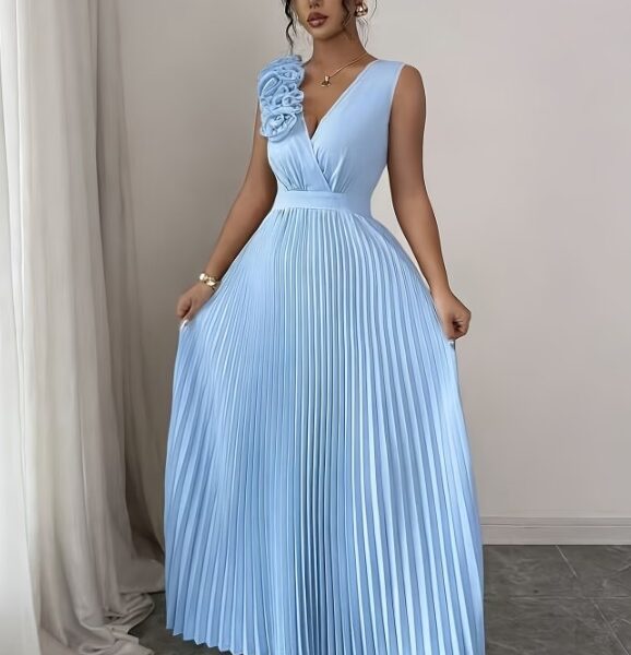 Aluguel de Luxo - Vestido Longo Azul com Escultura Floral 3D