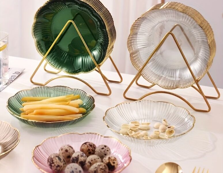 Aluguel Pratos Creme com Formato de Pétala e Borda Dourada - 8 Unidades