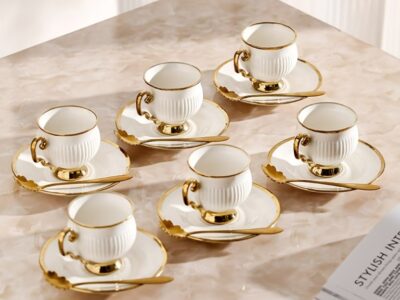 Caneca de Porcelana Vintage – Design Abóbora com Borda Ouro