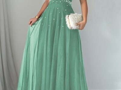 Vestido de Festa Longo Verde Menta com Aplicações de Pérolas e Saia em Tule