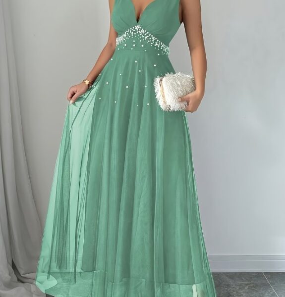 Vestido de Festa Longo Verde Menta com Aplicações de Pérolas e Saia em Tule