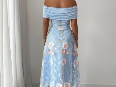 Aluguel de Vestido Midi Azul Floral – Romantismo em Cada Ponto