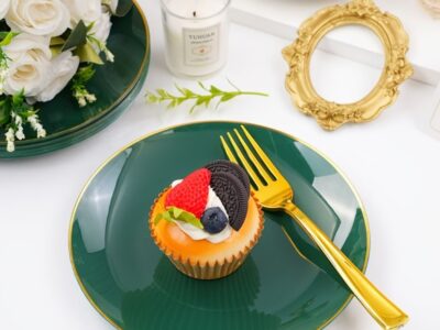 Aluguel Conjunto de Pratos Verde Esmeralda com Borda Dourada