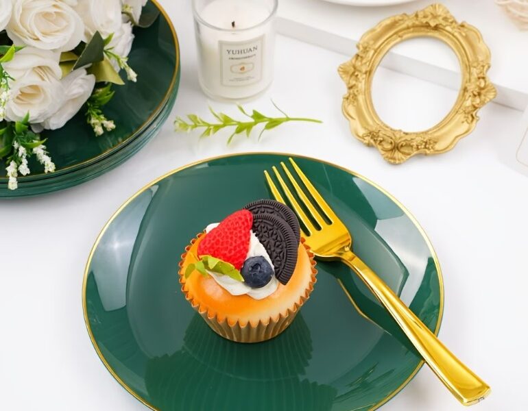 Aluguel Conjunto de Pratos Verde Esmeralda com Borda Dourada