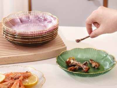 Aluguel Pratos Creme com Formato de Pétala e Borda Dourada - 8 Unidades