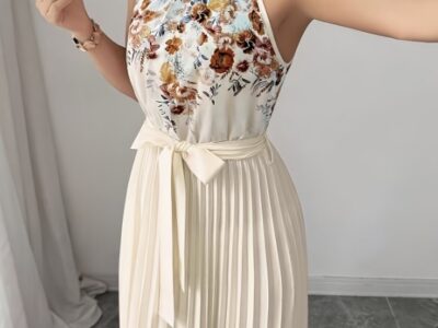 Vestido Maxi Plissado Off-White com Estampa Floral e Gola Halter