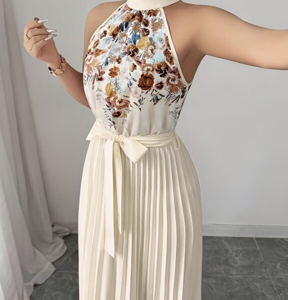 Vestido Maxi Plissado Off-White com Estampa Floral e Gola Halter