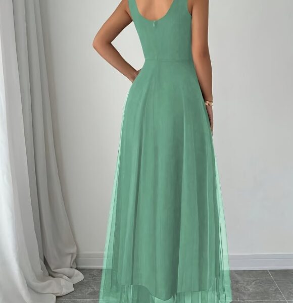Vestido de Festa Longo Verde Menta com Aplicações de Pérolas e Saia em Tule