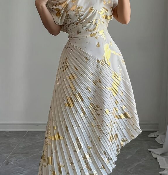 Vestido Assimétrico com Brilho de Folha Dourada