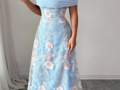 Aluguel de Vestido Midi Azul Floral – Romantismo em Cada Ponto