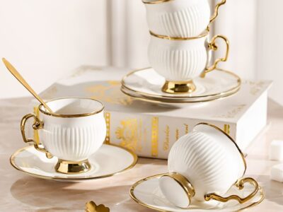 Caneca de Porcelana Vintage – Design Abóbora com Borda Ouro