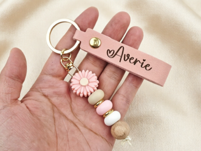 Chaveiro Personalizado Nome Margarida e Miçangas