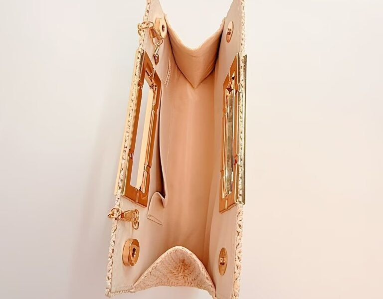 Clutch Straw Luxe – Sofisticação Versátil e Artesanal