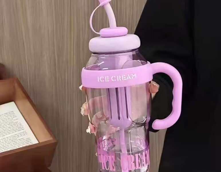 Garrafa de Água 1300ml Ice Cream com Alça e Canudo