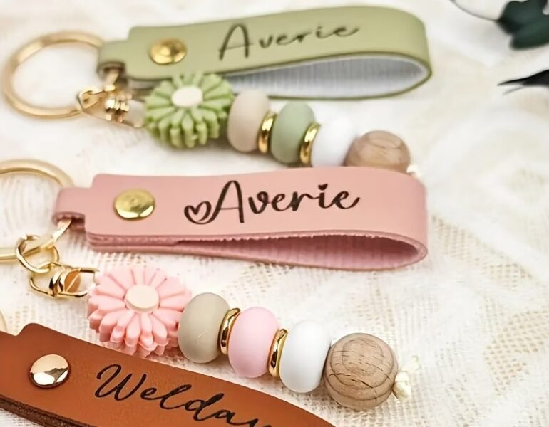 Chaveiro Personalizado Nome Margarida e Miçangas