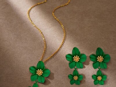 Conjunto Colar e Brincos Florais 3D