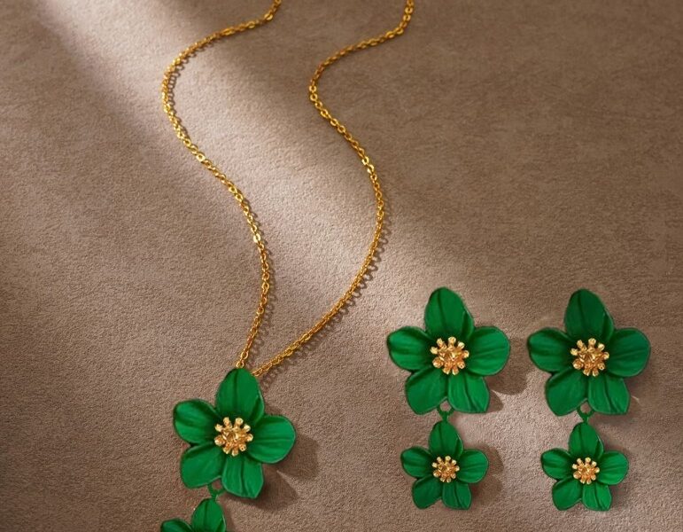 Conjunto Colar e Brincos Florais 3D