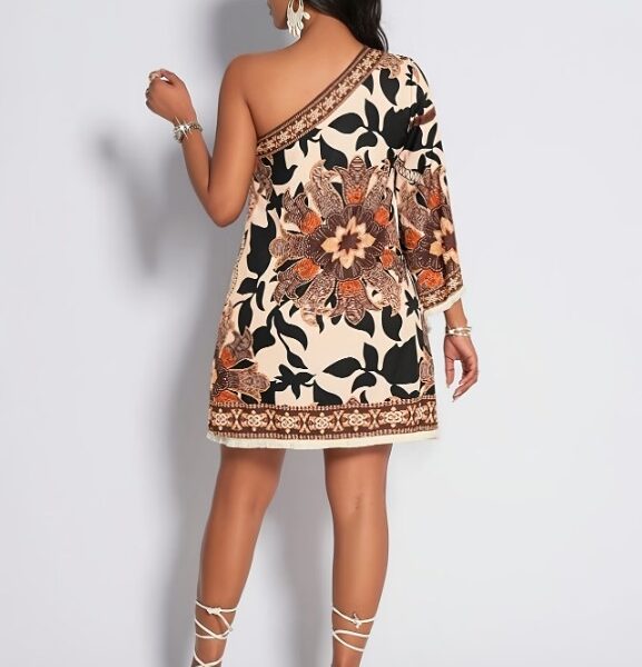 Vestido Curto Étnico de Um Ombro Só Floral
