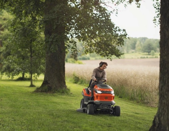 Aluguel de Trator Cortador de Grama Husqvarna TS 217T – 21,5 Hp e Máxima Eficiência