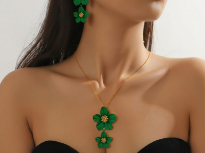 Conjunto Colar e Brincos Florais 3D
